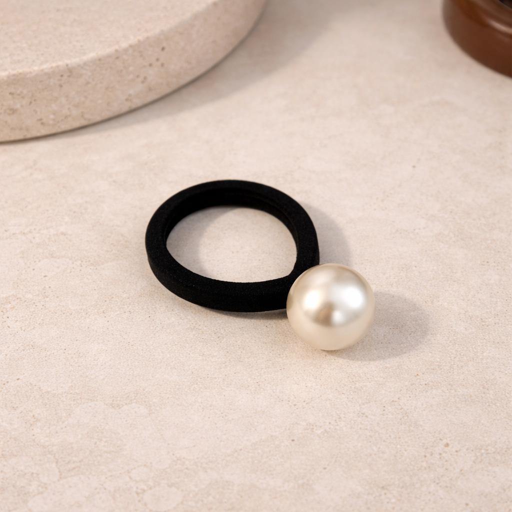 Lira Pearl Hair Tie