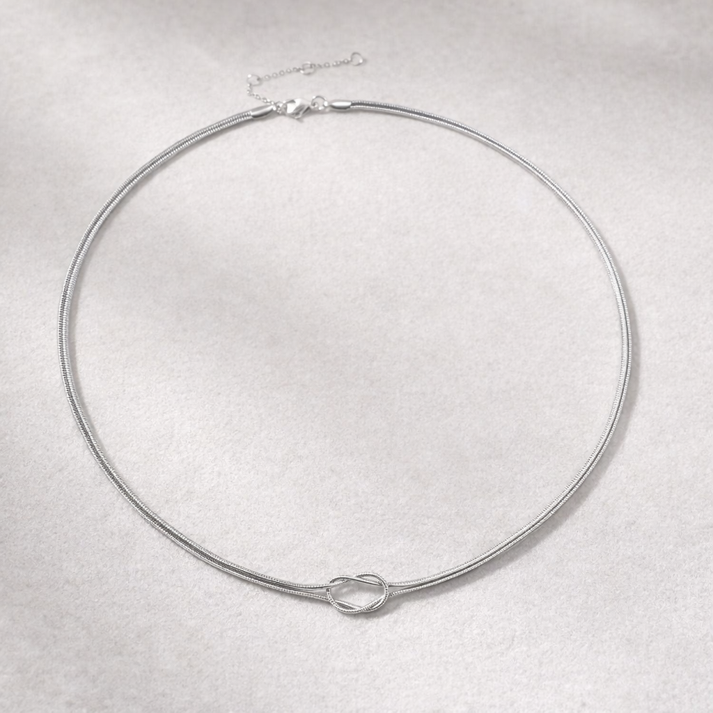 Élan Knot Necklace
